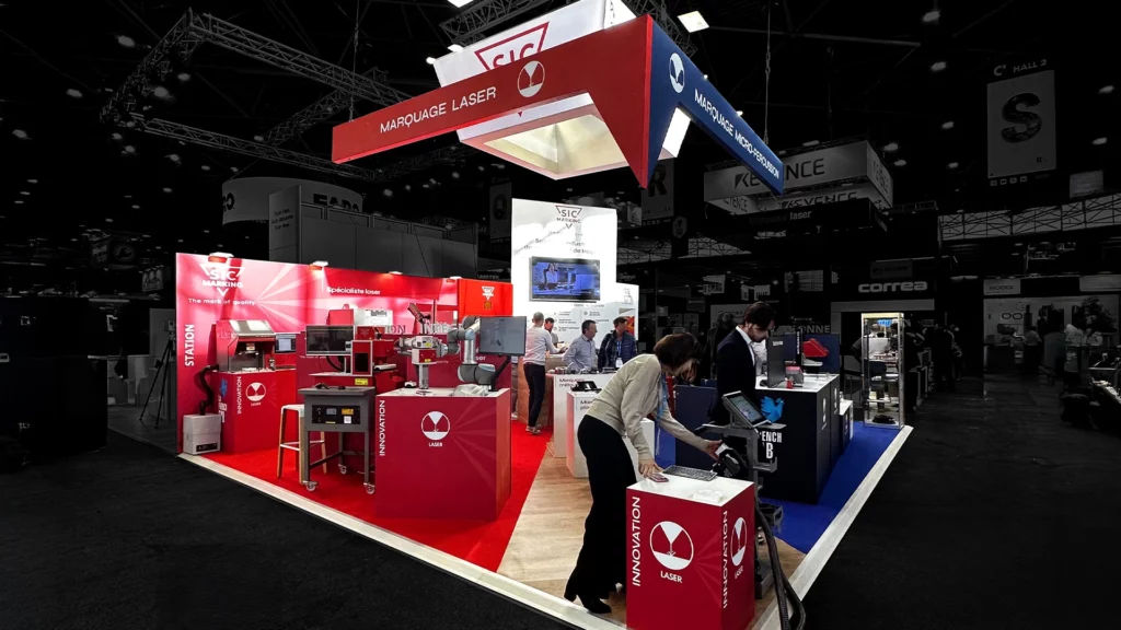 ALT : Stand modulaire à Lyon conçu pour un salon professionnel régional avec modules adaptables