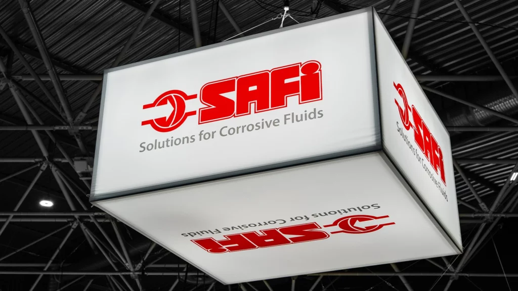 Enseigne suspendue pour le stand SAFI au salon Pollutec