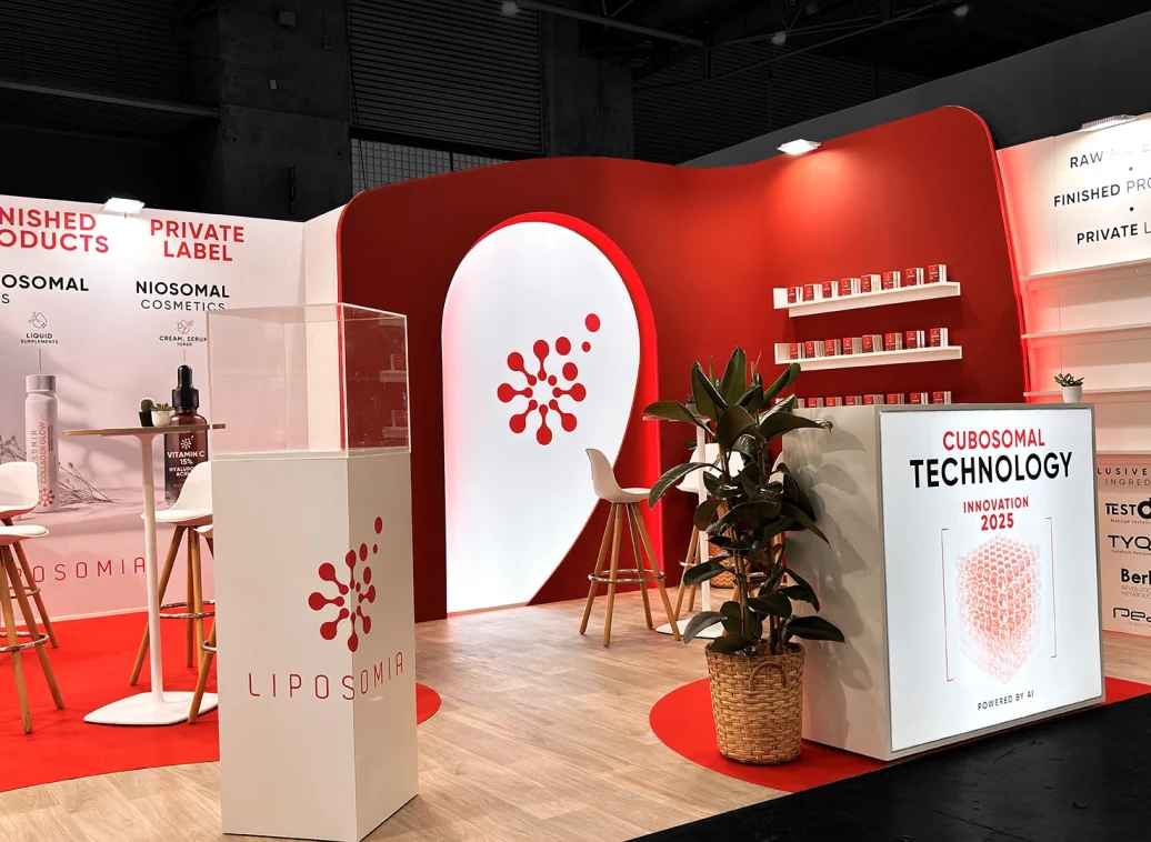 ALT : Stand modulaire professionnel conçu pour un salon avec structure aluminium et visuels personnalisés